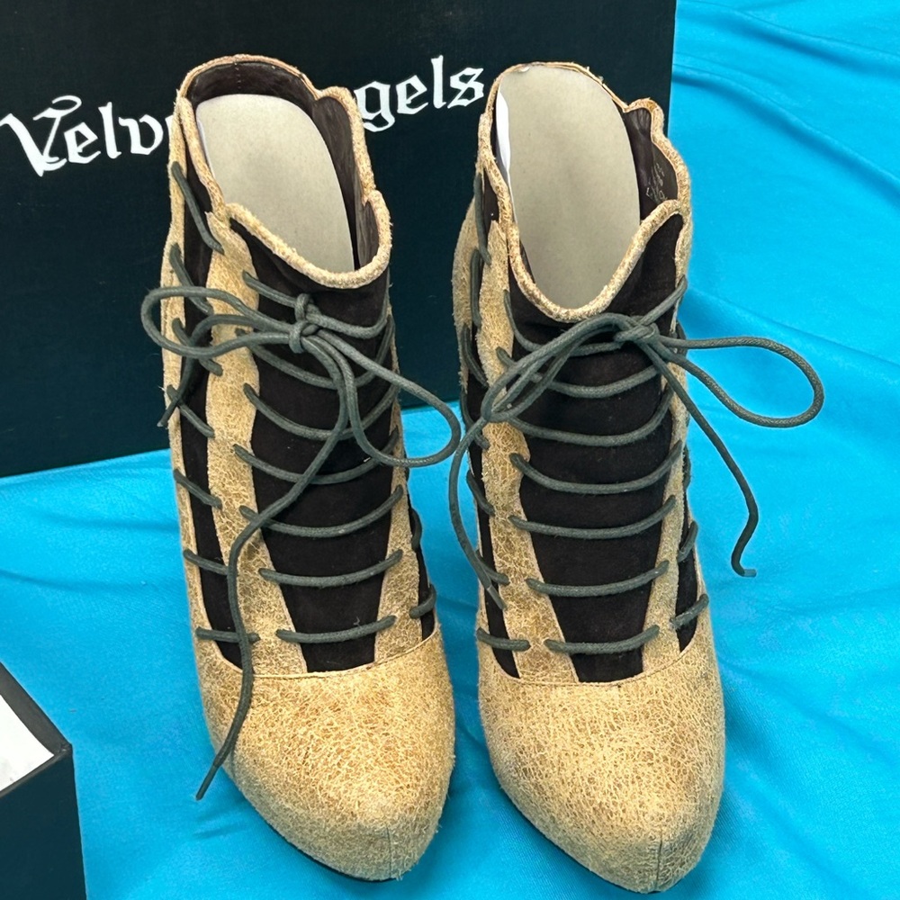 Velvet Angels "Sindrome" Camel Color Leather High Heel Booties EUC